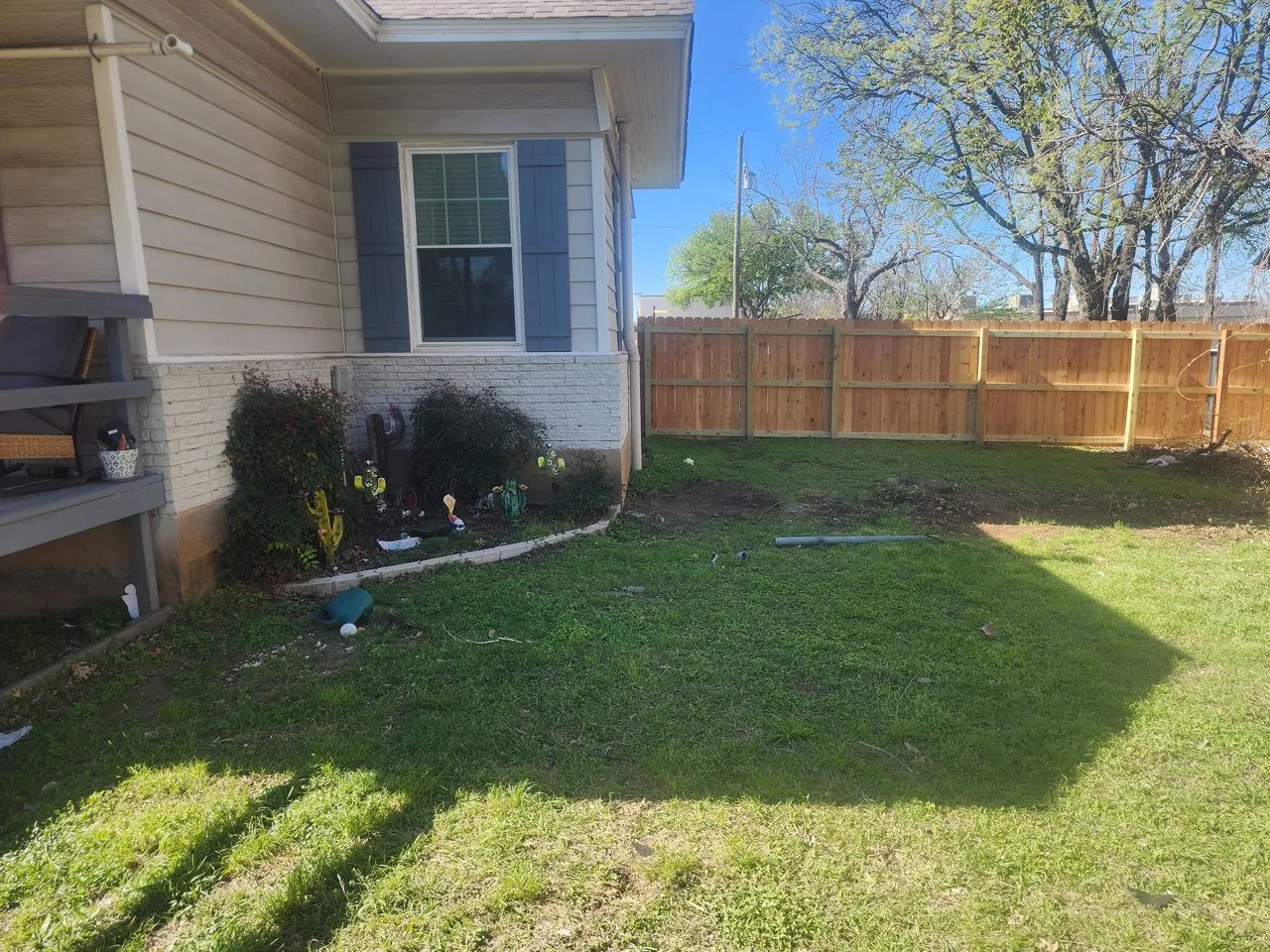 Ad Lib Family Construction fencing: 06 fence build