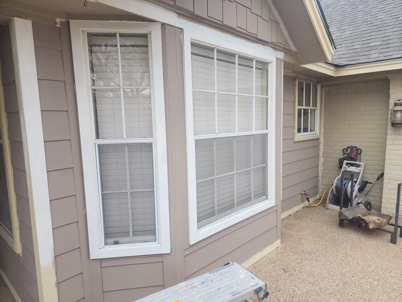 Ad Lib Family Construction siding: 10 painted lap white trim