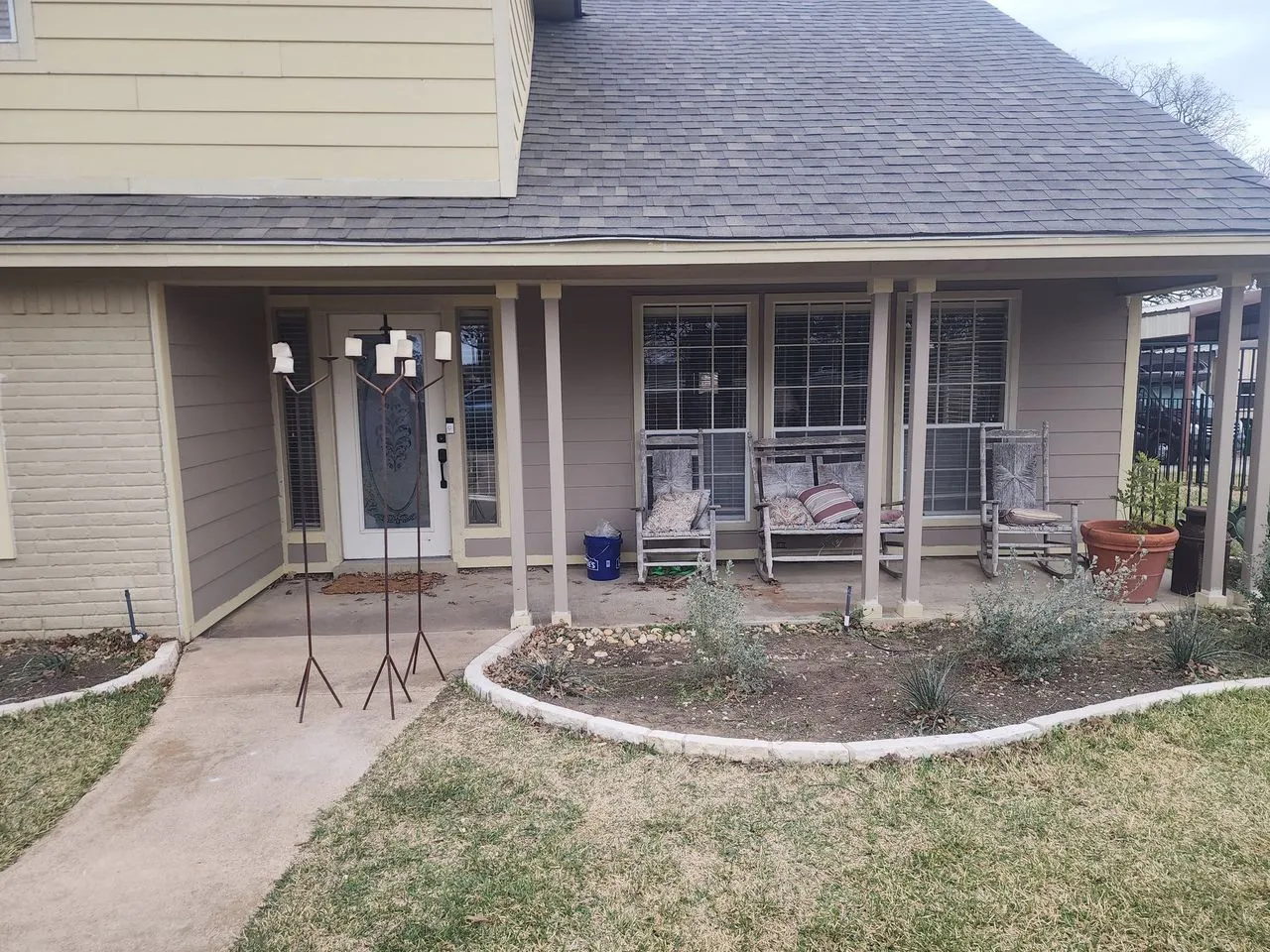 Ad Lib Family Construction patios & renovations: 13 covered porch columns